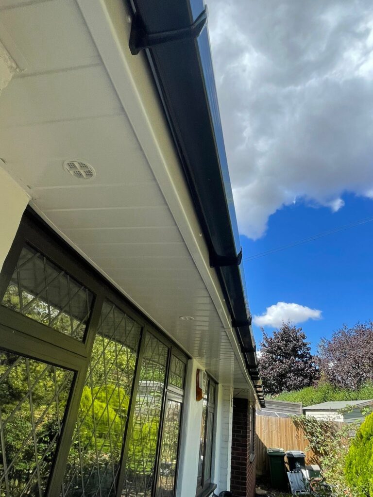 Local gutter cleaning company Oxfordshire, Surrey & Berkshire